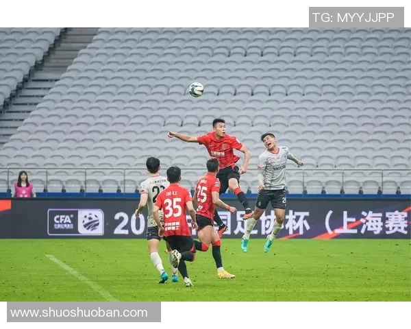 赛后分析:上海足球队与成都足球队的耐力对决全景回顾 赛后分析:上海足球队与成都足球队的耐力对决全景回顾