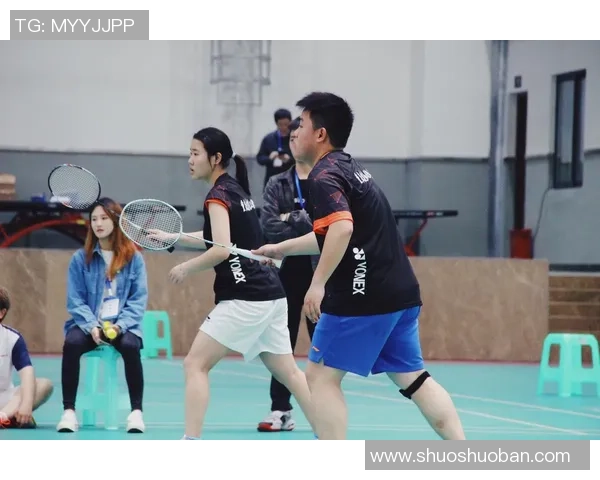 重庆羽毛球队包夹战术解析及其在比赛中的应用与影响 重庆羽毛球队包夹战术解析及其在比赛中的应用与影响