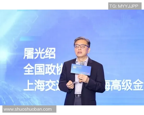 重庆足球队转型之路的挑战与机遇全景观察 重庆足球队转型之路的挑战与机遇全景观察