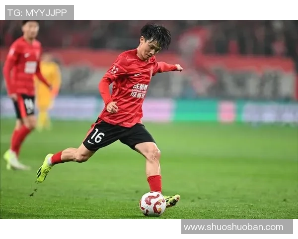 职业足球明星杨明洋的成长之路与辉煌成就全景揭秘 职业足球明星杨明洋的成长之路与辉煌成就全景揭秘