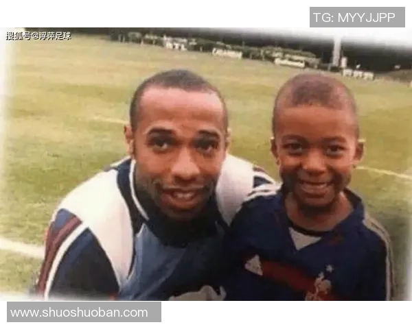 足球明星崇拜的篮球传奇偶像背后的故事与启示